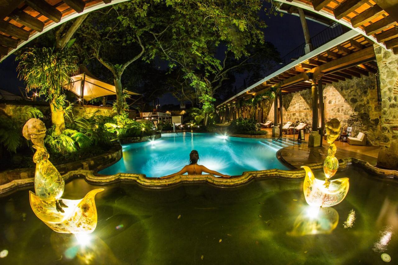 โรงแรมมูเซโอ กาซา ซานโต โดมิงโก Antigua ภายนอก รูปภาพ The resort's swimming pool