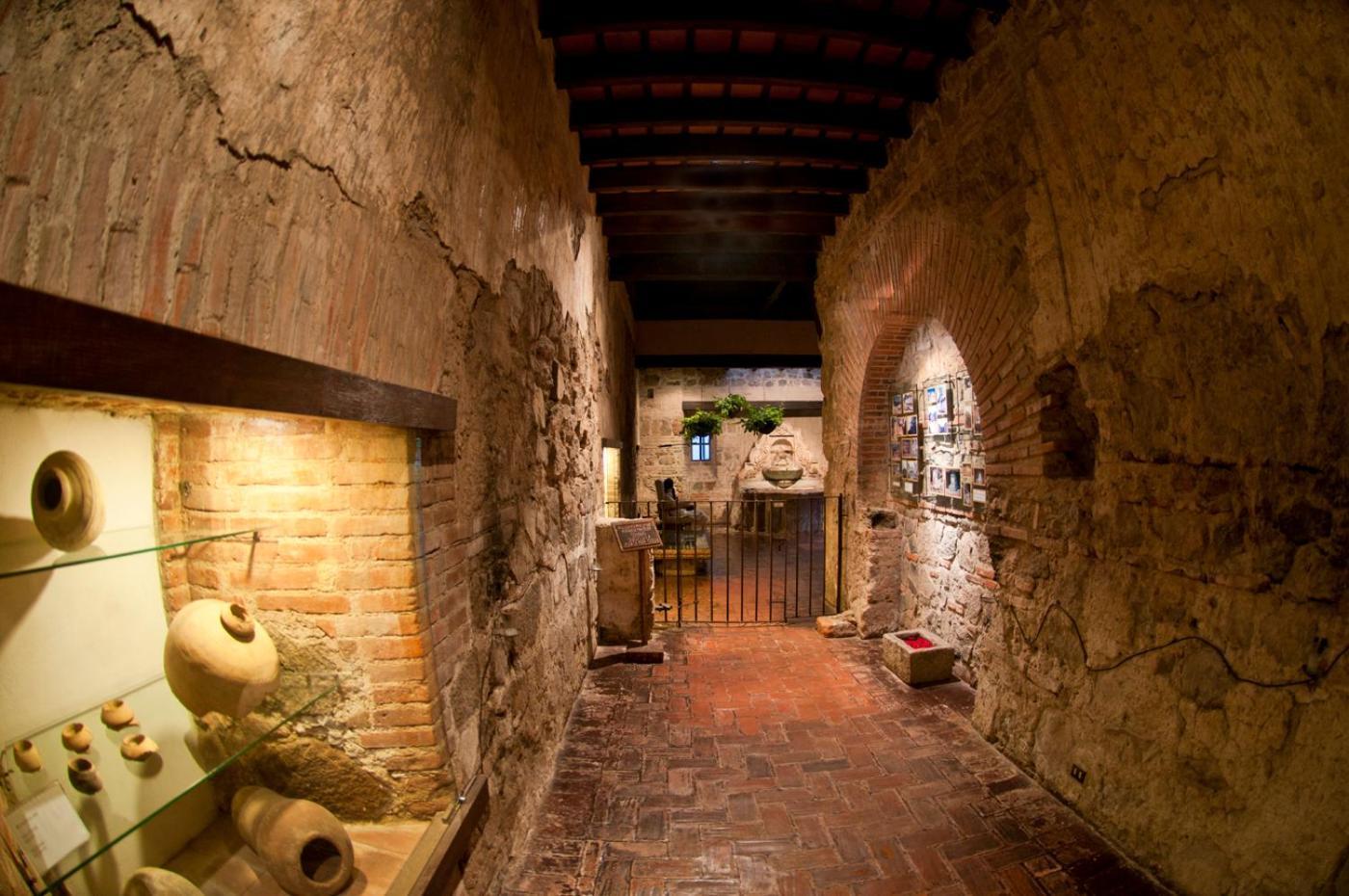 โรงแรมมูเซโอ กาซา ซานโต โดมิงโก Antigua ภายนอก รูปภาพ The narrowest street in the world