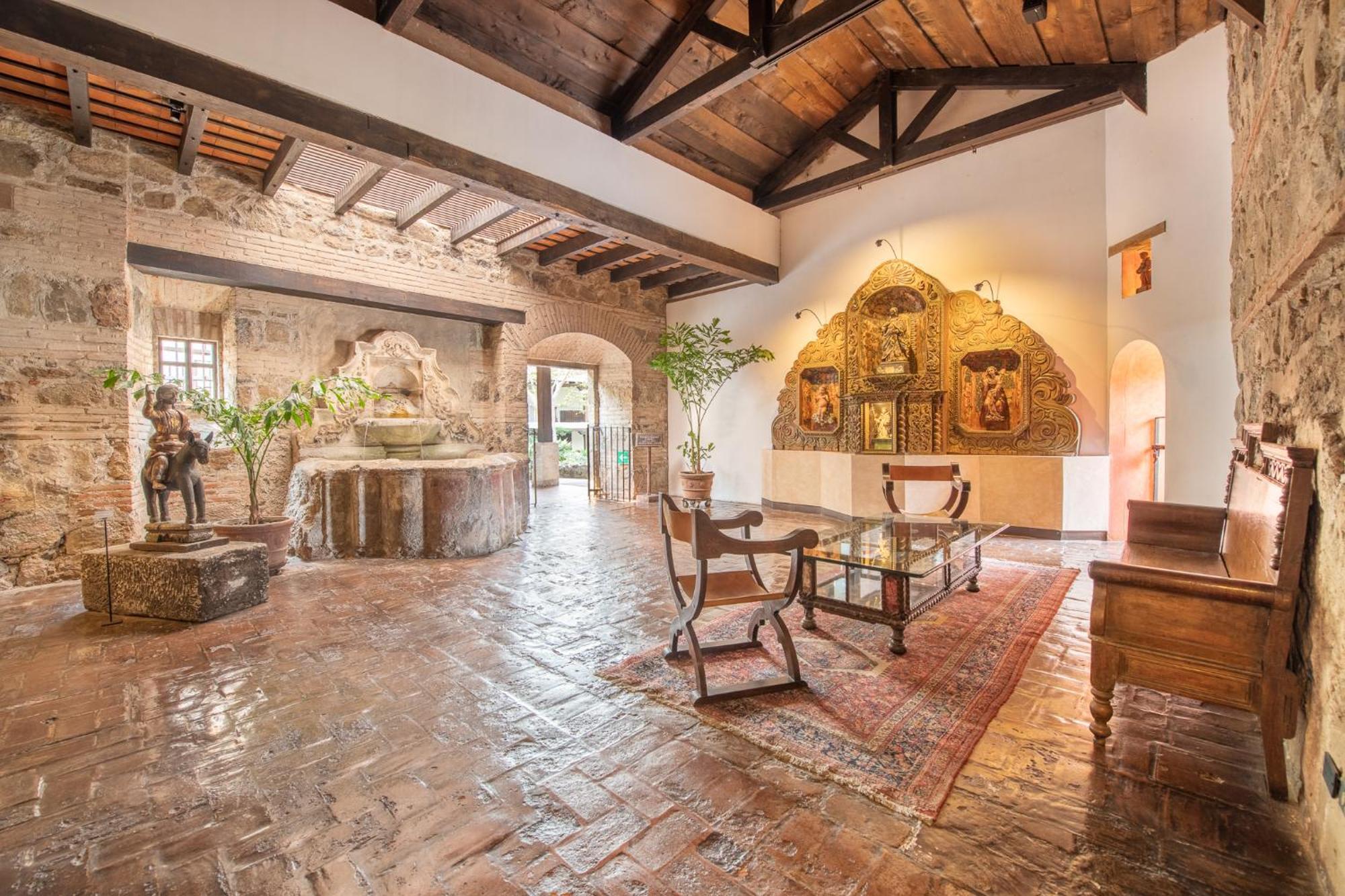 โรงแรมมูเซโอ กาซา ซานโต โดมิงโก Antigua ภายนอก รูปภาพ Interior of the hotel