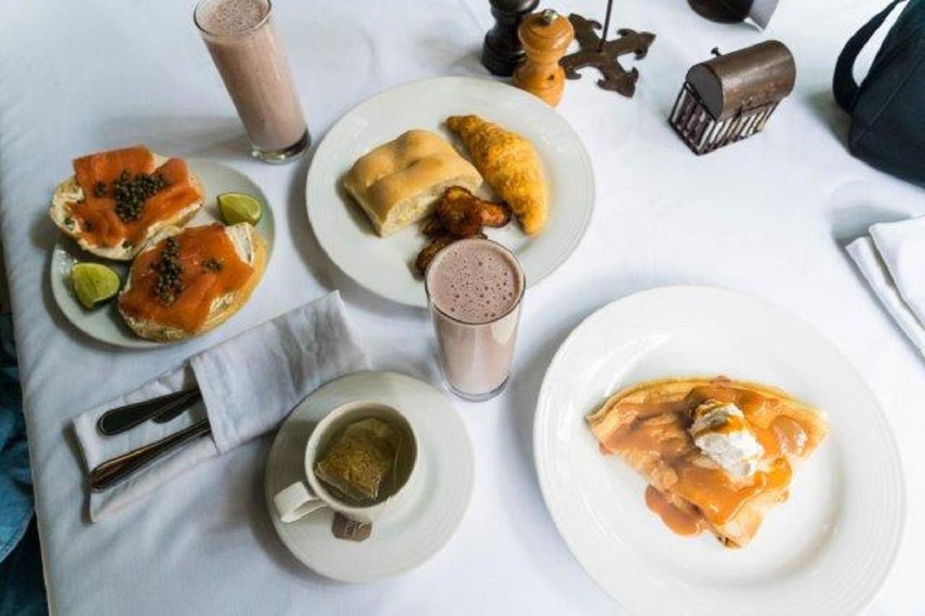 โรงแรมมูเซโอ กาซา ซานโต โดมิงโก Antigua ภายนอก รูปภาพ A typical breakfast in the Dominican Republic