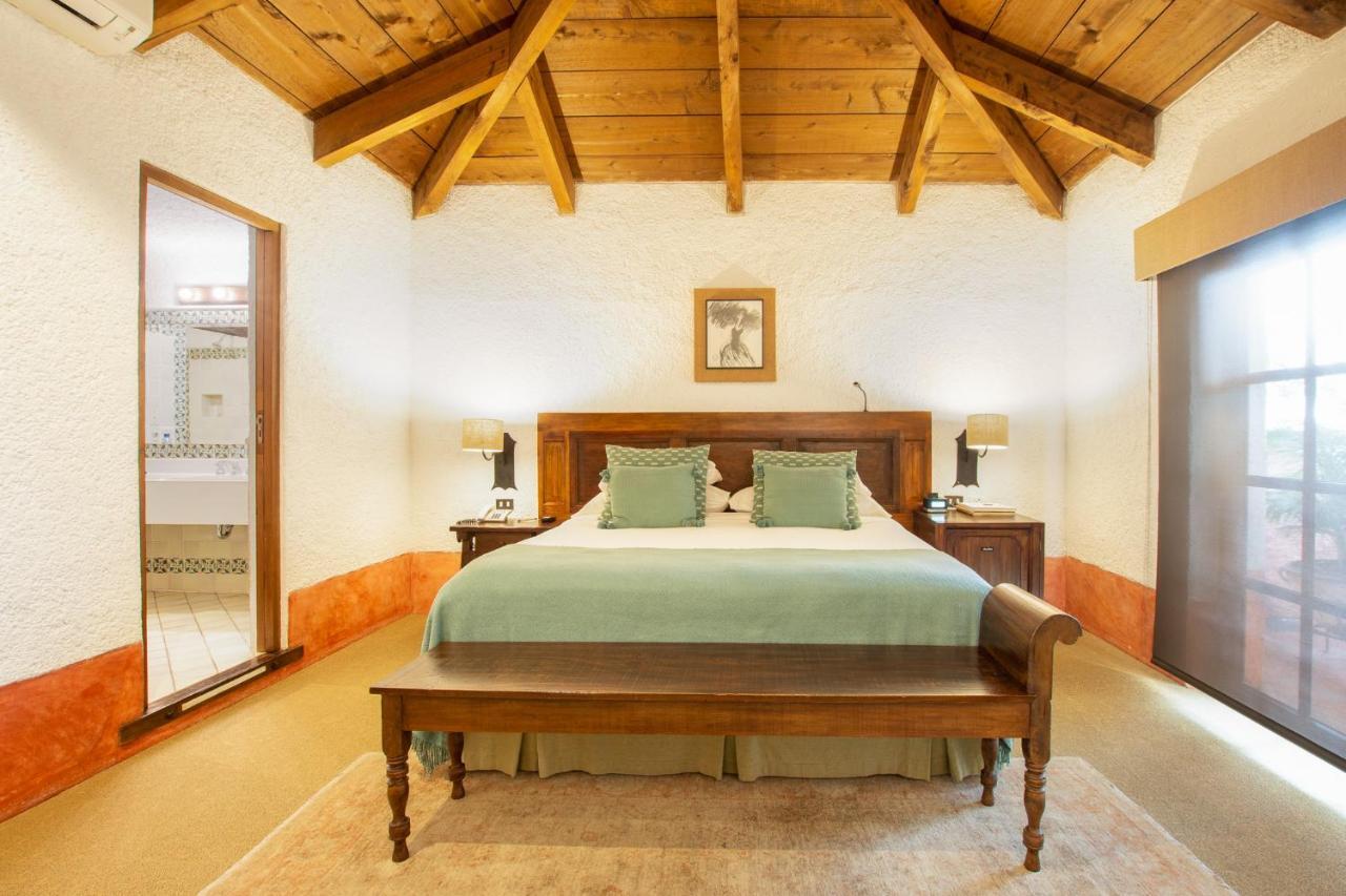โรงแรมมูเซโอ กาซา ซานโต โดมิงโก Antigua ภายนอก รูปภาพ A bedroom at the hotel