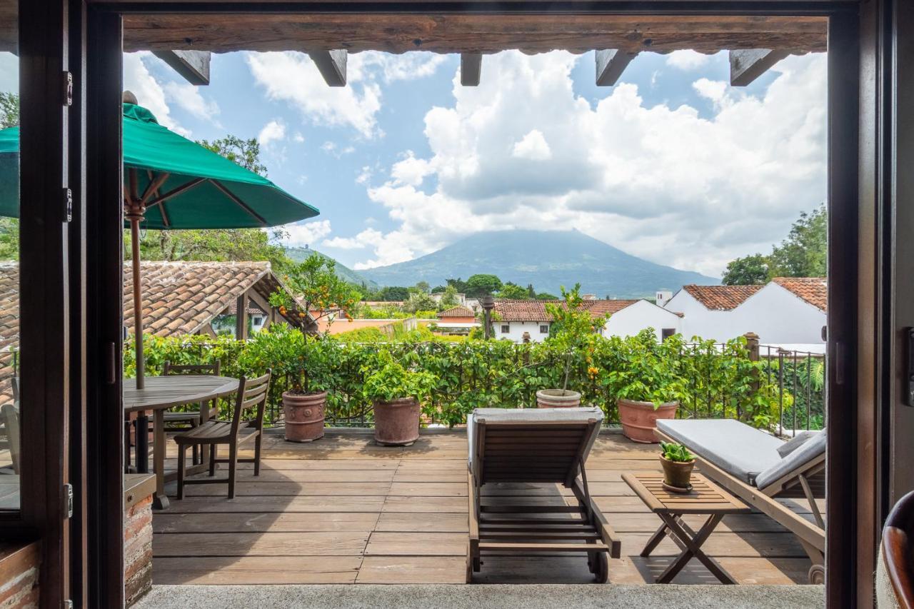 โรงแรมมูเซโอ กาซา ซานโต โดมิงโก Antigua ภายนอก รูปภาพ View of San Cristóbal de Las Casas from a hotel