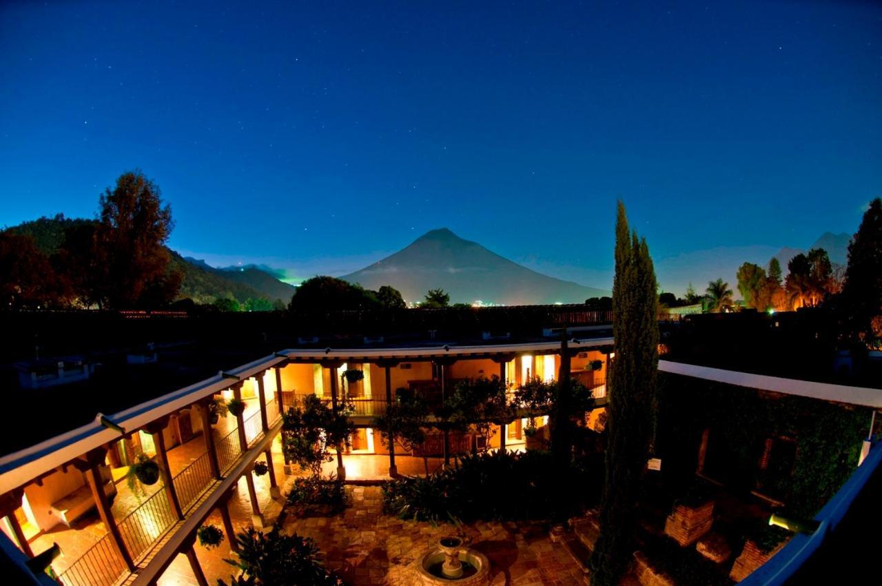 โรงแรมมูเซโอ กาซา ซานโต โดมิงโก Antigua ภายนอก รูปภาพ View of the hotel